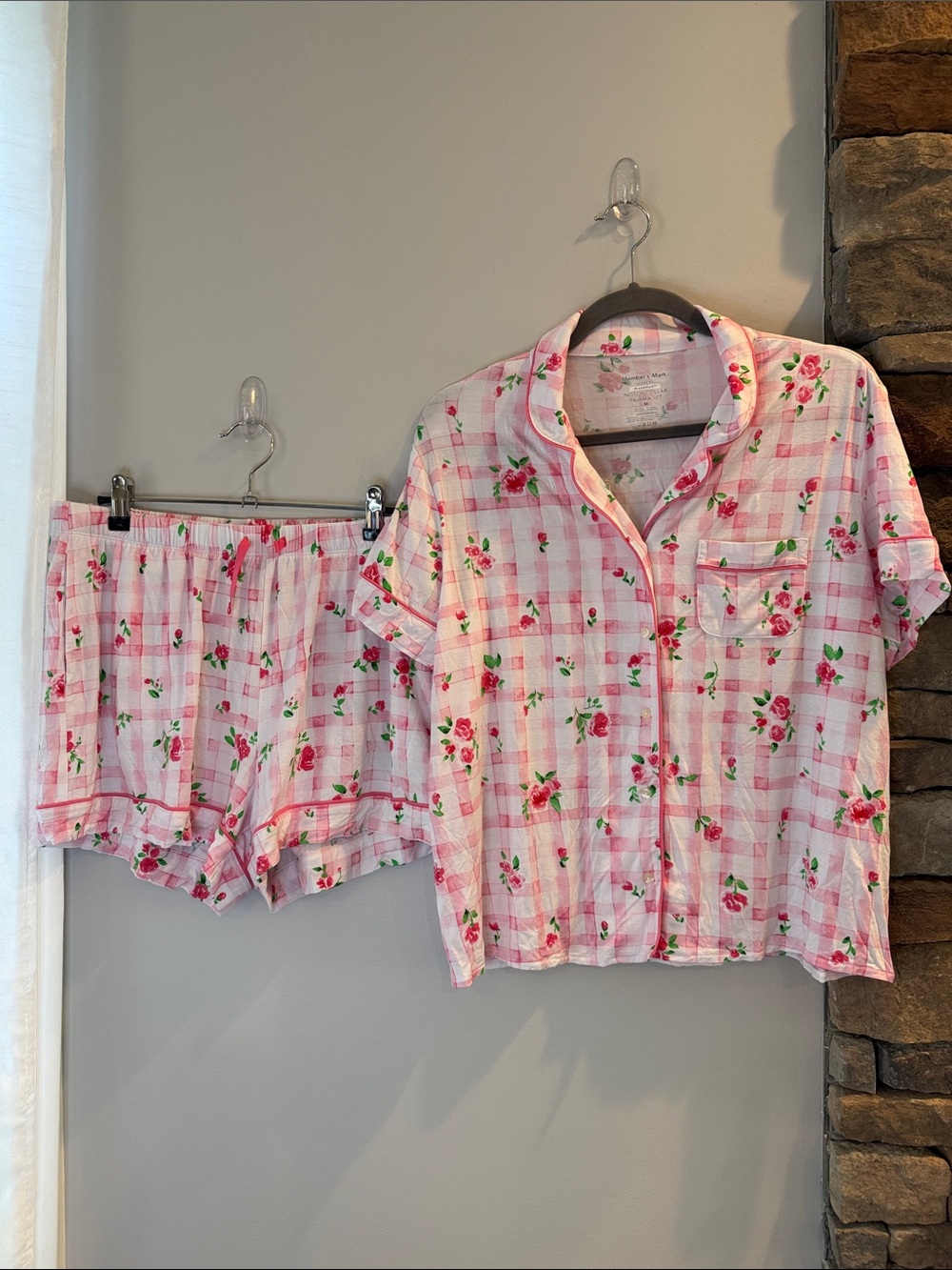 Women’s Pink Floral Short Pajama Set 2 piece set medium - Picture 2 of 7